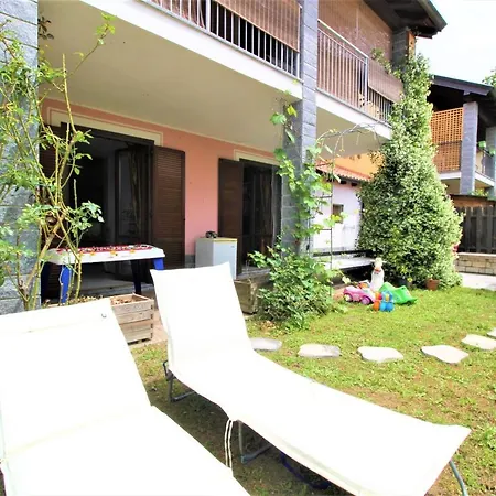 Prázdninový dům Rainbow House On Lake Orta With Parking And Private Garden