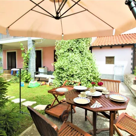 Prázdninový dům Rainbow House On Lake Orta With Parking And Private Garden