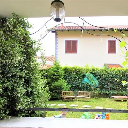 Prázdninový dům Rainbow House On Lake Orta With Parking And Private Garden