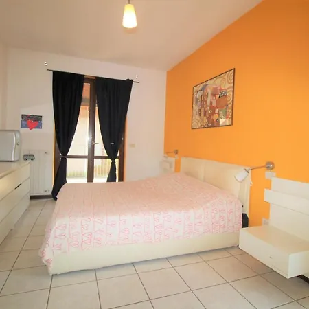 Rainbow House On Lake Orta With Parking And Private Garden Miasino