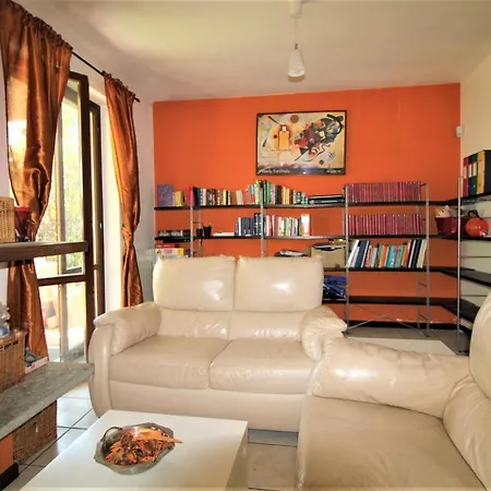 Rainbow House On Lake Orta With Parking And Private Garden Prázdninový dům *
