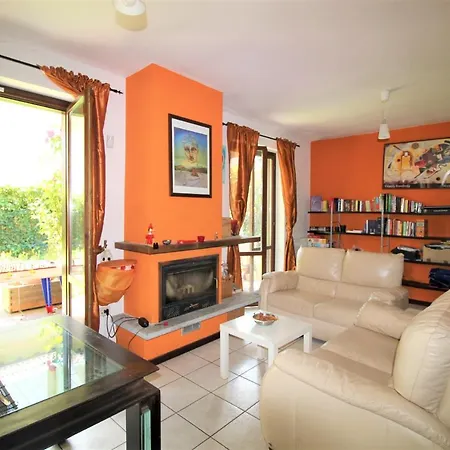 Rainbow House On Lake Orta With Parking And Private Garden Prázdninový dům *
