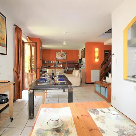 Rainbow House On Lake Orta With Parking And Private Garden Prázdninový dům *