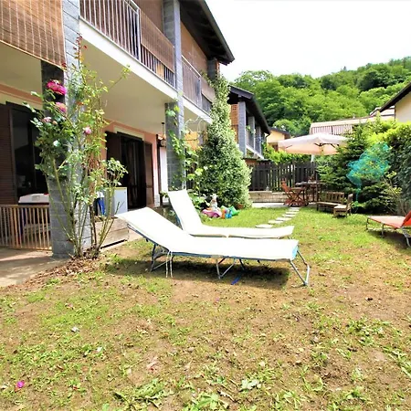 Prázdninový dům Rainbow House On Lake Orta With Parking And Private Garden *